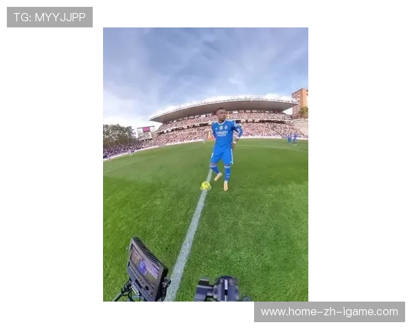 姆巴佩外线换位后送出精准传球，法国攻势高效——战术美学在绿茵场的演绎